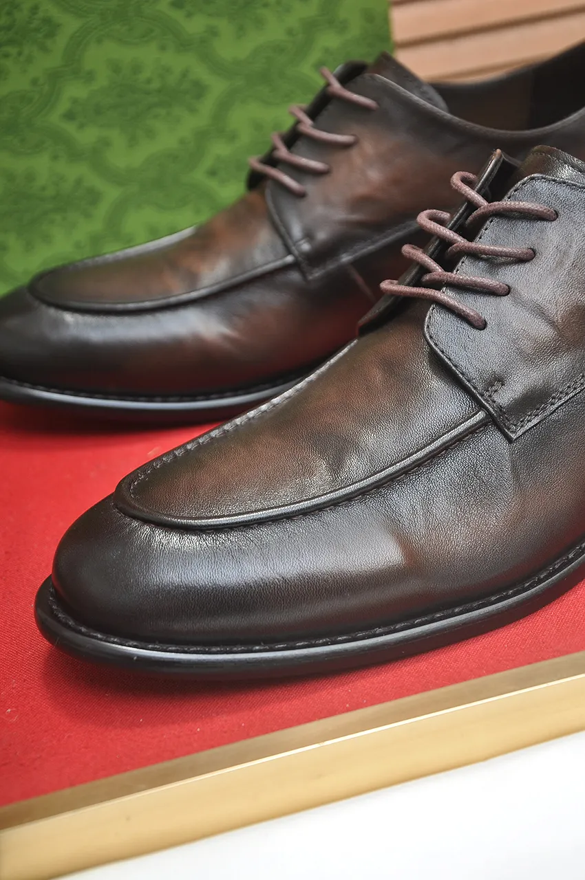Men's shoes 💰580💶 Brand: GUCCI (Gucci) Standard code: Men's code 38/44 (45 can be customized) Grade: Same as the official website Original quality Material: Original cowhide Water-dyed cowhide lining Original rubber outsole Style category: Men's fashionable casual leather shoes Distinguished big-name luxury elements Top luxury Color: Actual picture